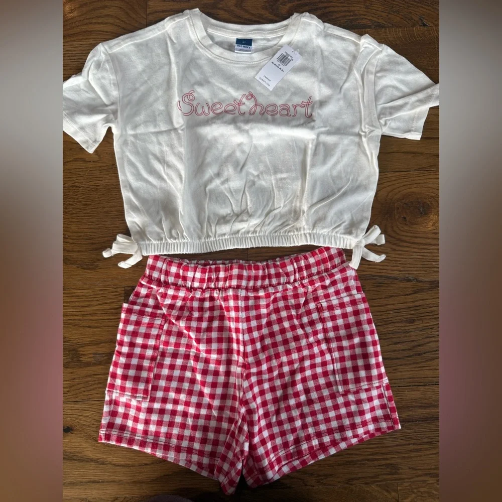 NWT. Old Navy. Sweetheart Cropped Tshirt and Red Plaid Shorts. Size 3T
